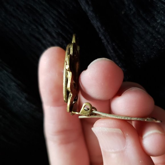 Stunning VTG Clip-on Earrings with Gem in the Centre - Picture 5 of 9